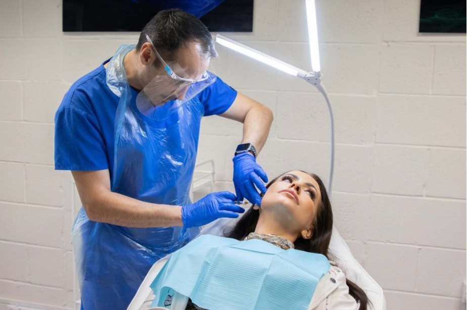Nefertiti Neck Lift